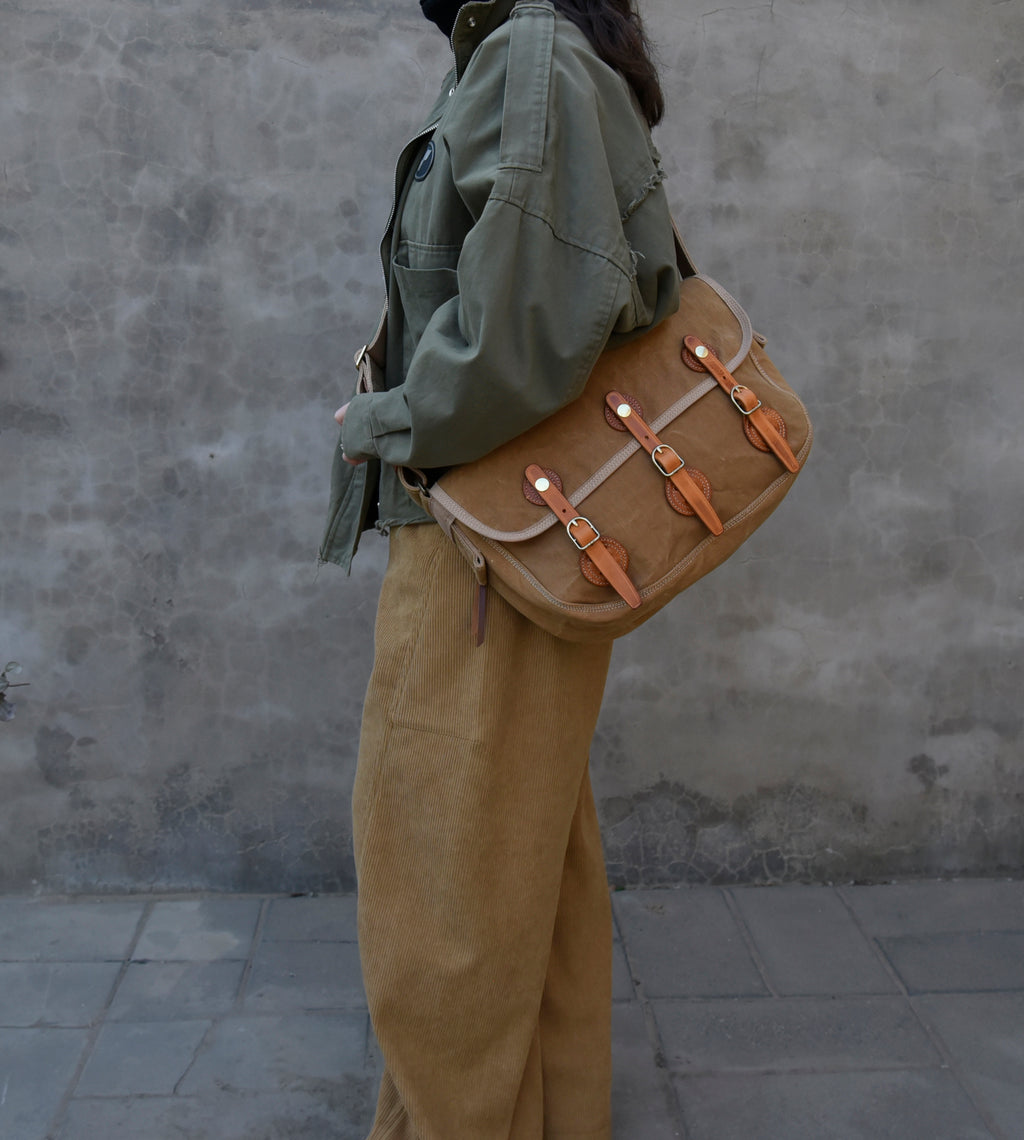 Heavy-Duty Washed Vintage Canvas with Top Layer Cowhide Single Shoulder Crossbody Bag Travel Bag Cycling Bag Large Three Yuan Bag