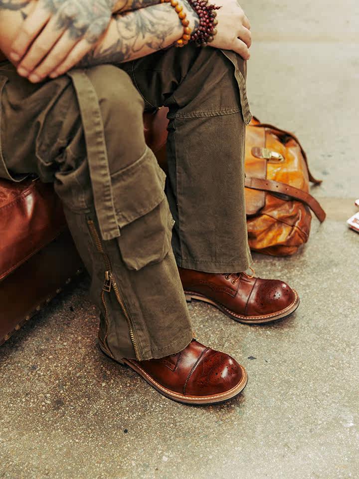 Vintage Brogue Carved Cowhide Leather Shoes – Men's Distressed Brown