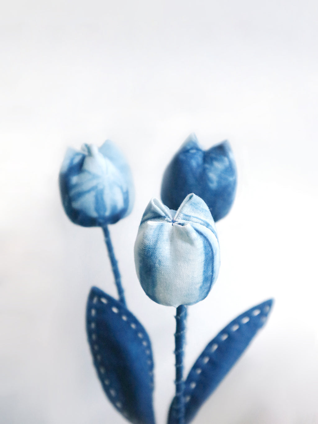 Tie-Dye Creative Gift Tulip Handmade DIY Fabric Artificial Flower Blue-Dye Environmental Creative Home Decor Homestay Soft Decoration Ornament