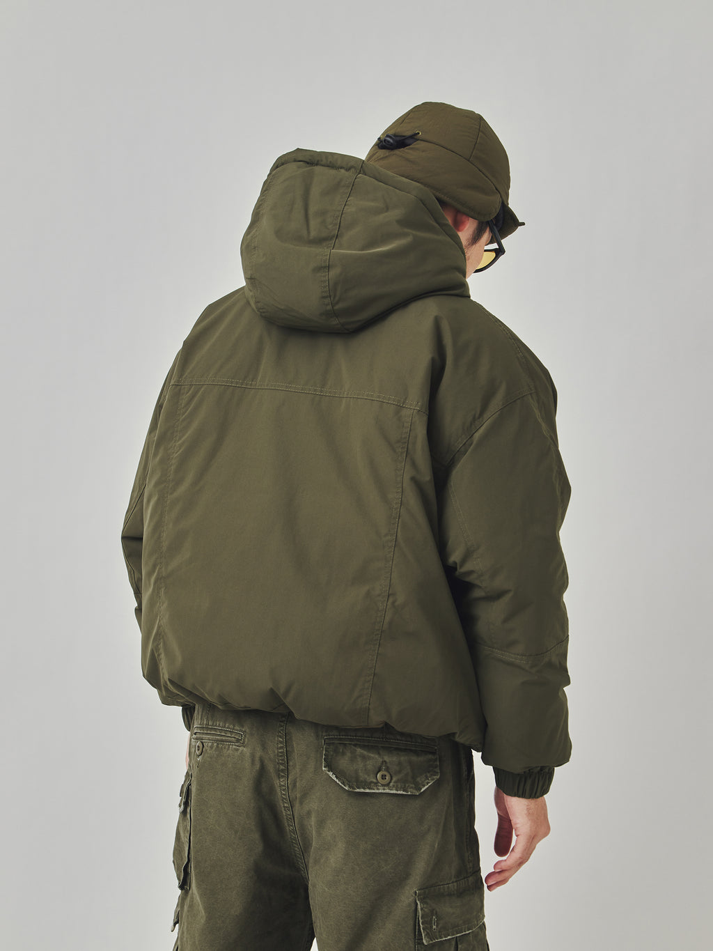 Army Green Hooded Short Down Jacket – Loose Fit Cold-Resistant Puffer (Unisex)