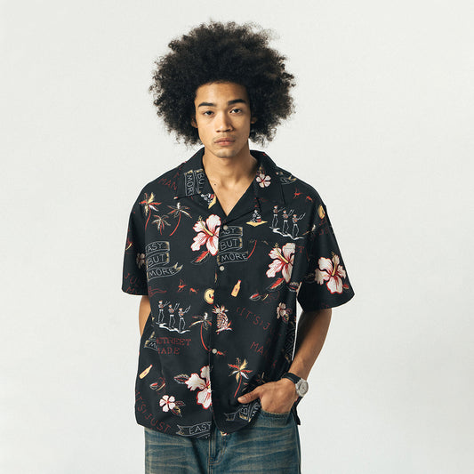 Relaxed floral Hawaiian short-sleeved shirt for men and women, trendy summer design, unique style.