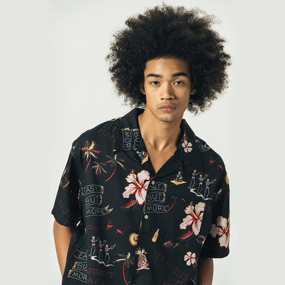 قميص هاواي صيفي بأكمام قصيرة بتصميم مريح ونقوش زهور للرجال والنساء، تصميم عصري، وأسلوب فريد.