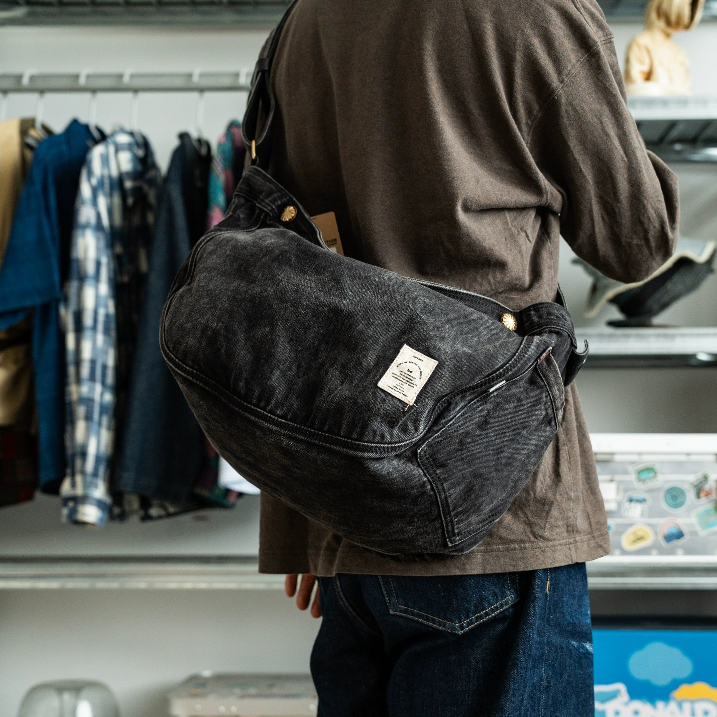 Haute couture hardware, heavyweight, washed, distressed canvas, crossbody bags, fashion dumpling bags, men's and women's denim bags