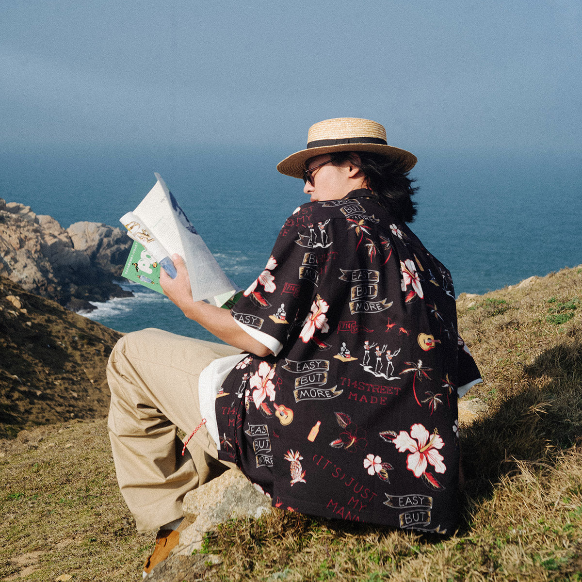 قميص هاواي صيفي بأكمام قصيرة بتصميم مريح ونقوش زهور للرجال والنساء، تصميم عصري، وأسلوب فريد.