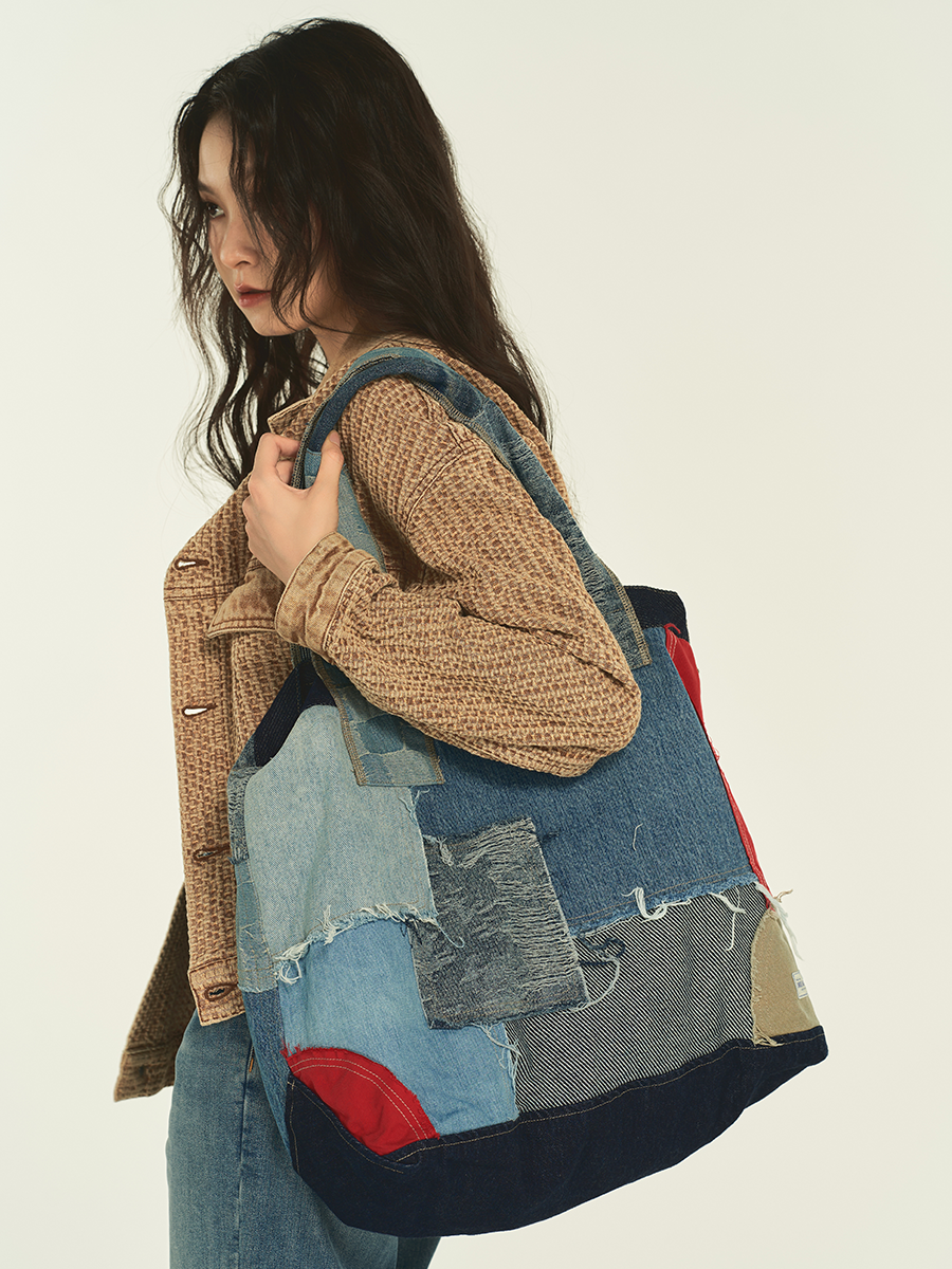 The star of the same style is the Tekablu Taco Blue large-capacity denim panel cross-body tote bag TKBLBAG002