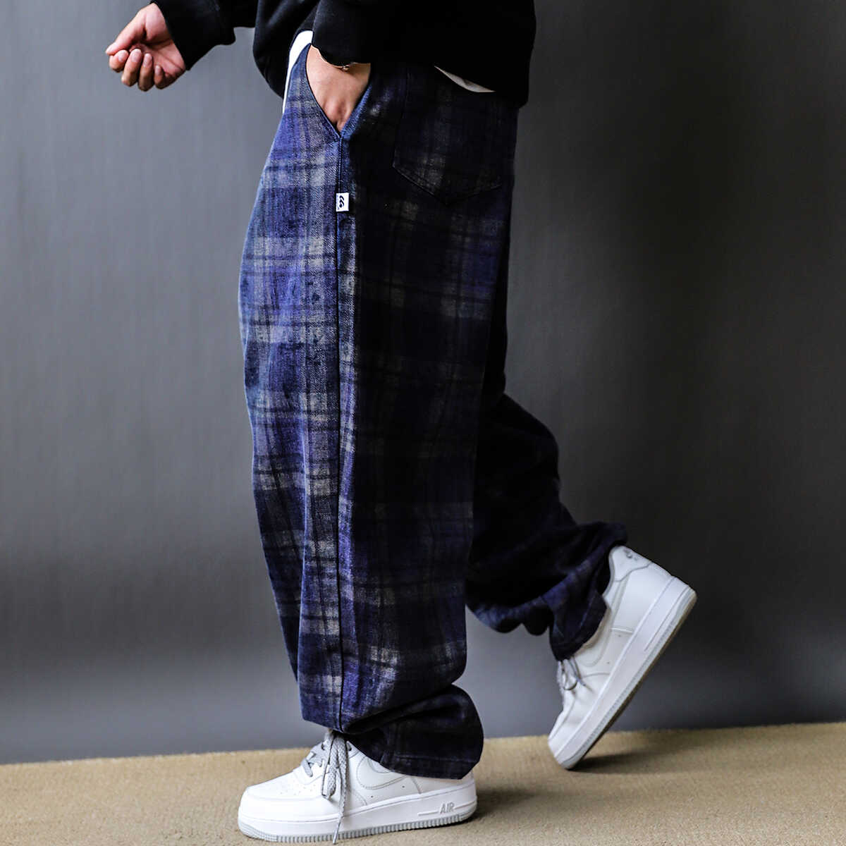 Japanese retro plaid pants men's loose straight leg wide-leg casual long pants trendy brand 2024 spring and autumn versatile silhouette