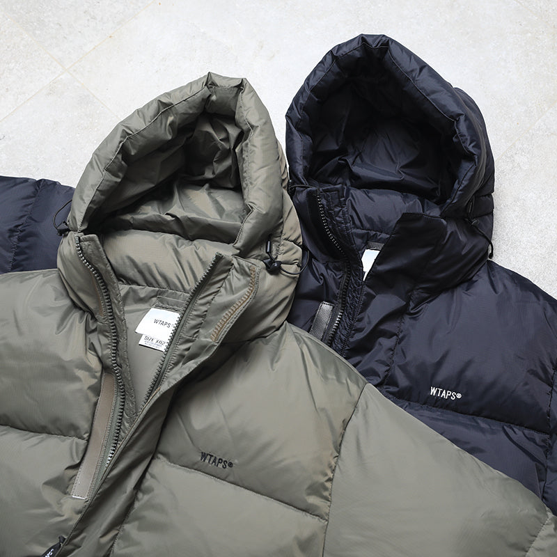 Thick, warm and waterproof mid-length down jacket