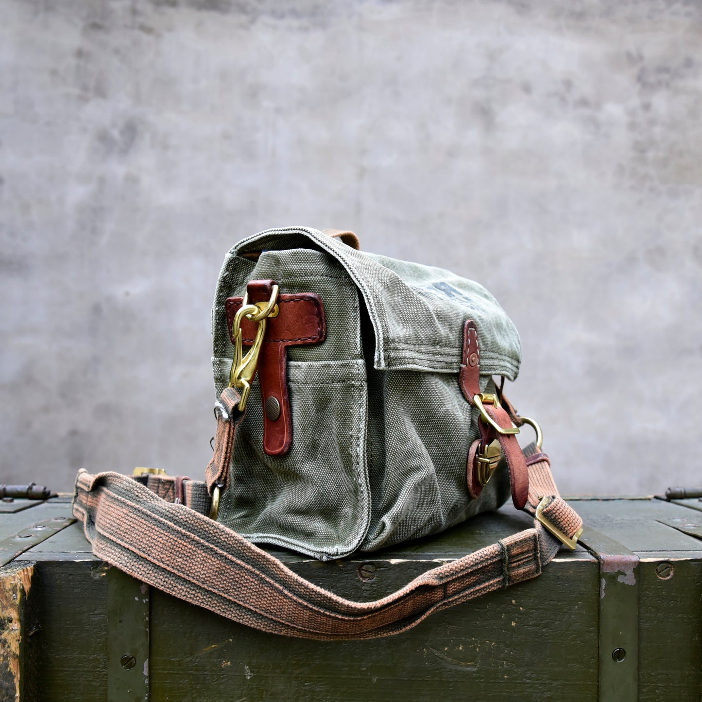 Vintage Washed Canvas Messenger Bag – Military Workwear Crossbody Satchel | Japanese vintage | yamalin clothes | Yamalinclothes