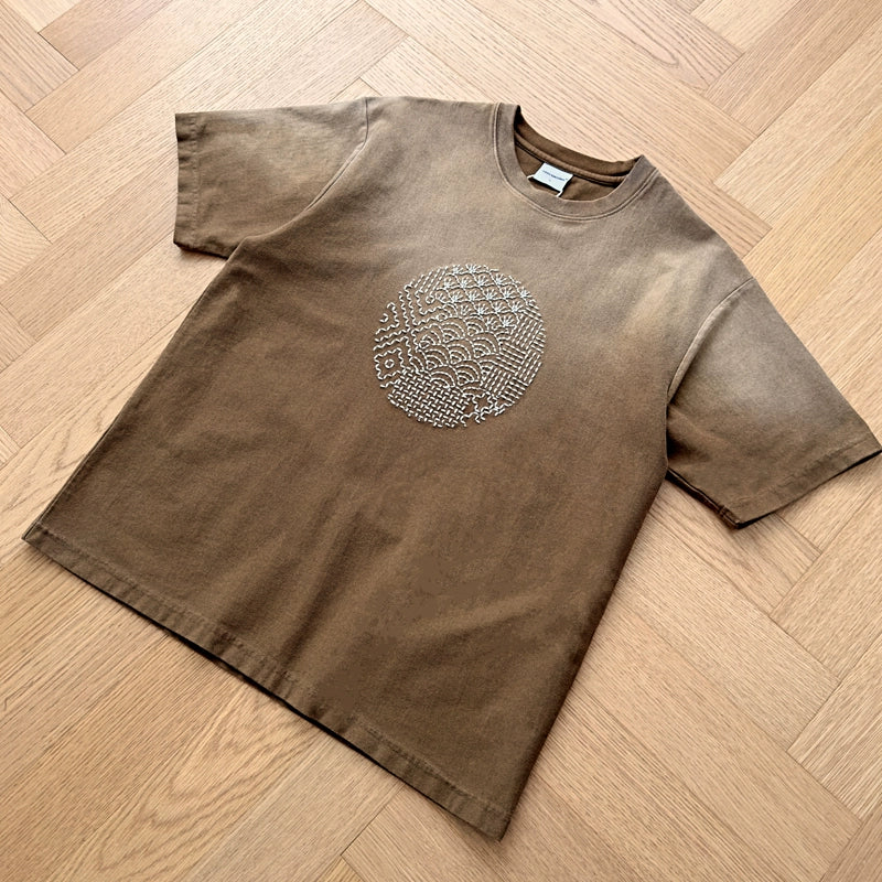 Japanese vintage Tee heavy gradient wash retro elements embroidery loose version round neck fit short sleeve T-shirt for men and women
