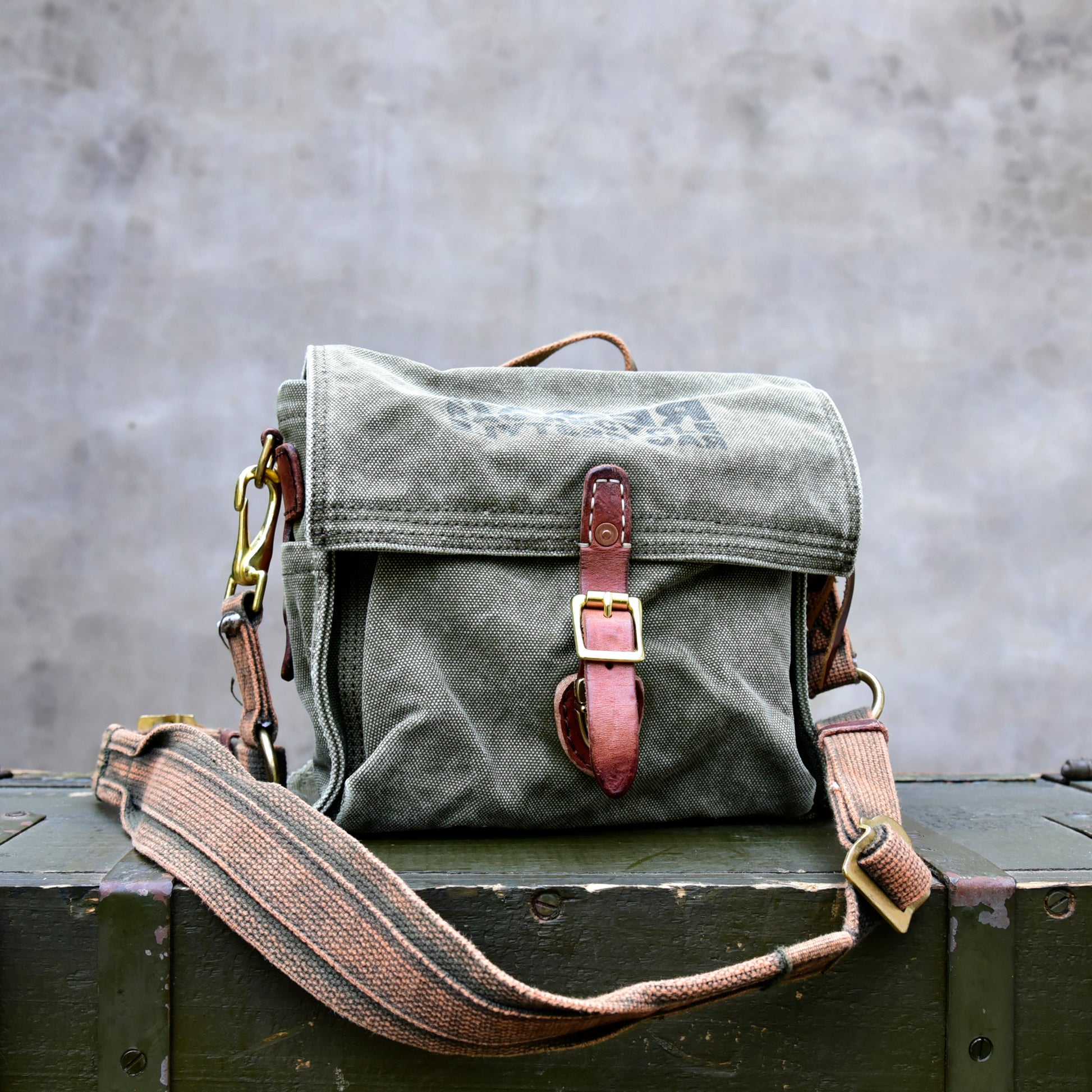Vintage Washed Canvas Messenger Bag – Military Workwear Crossbody Satchel | Japanese vintage | yamalin clothes | Yamalinclothes