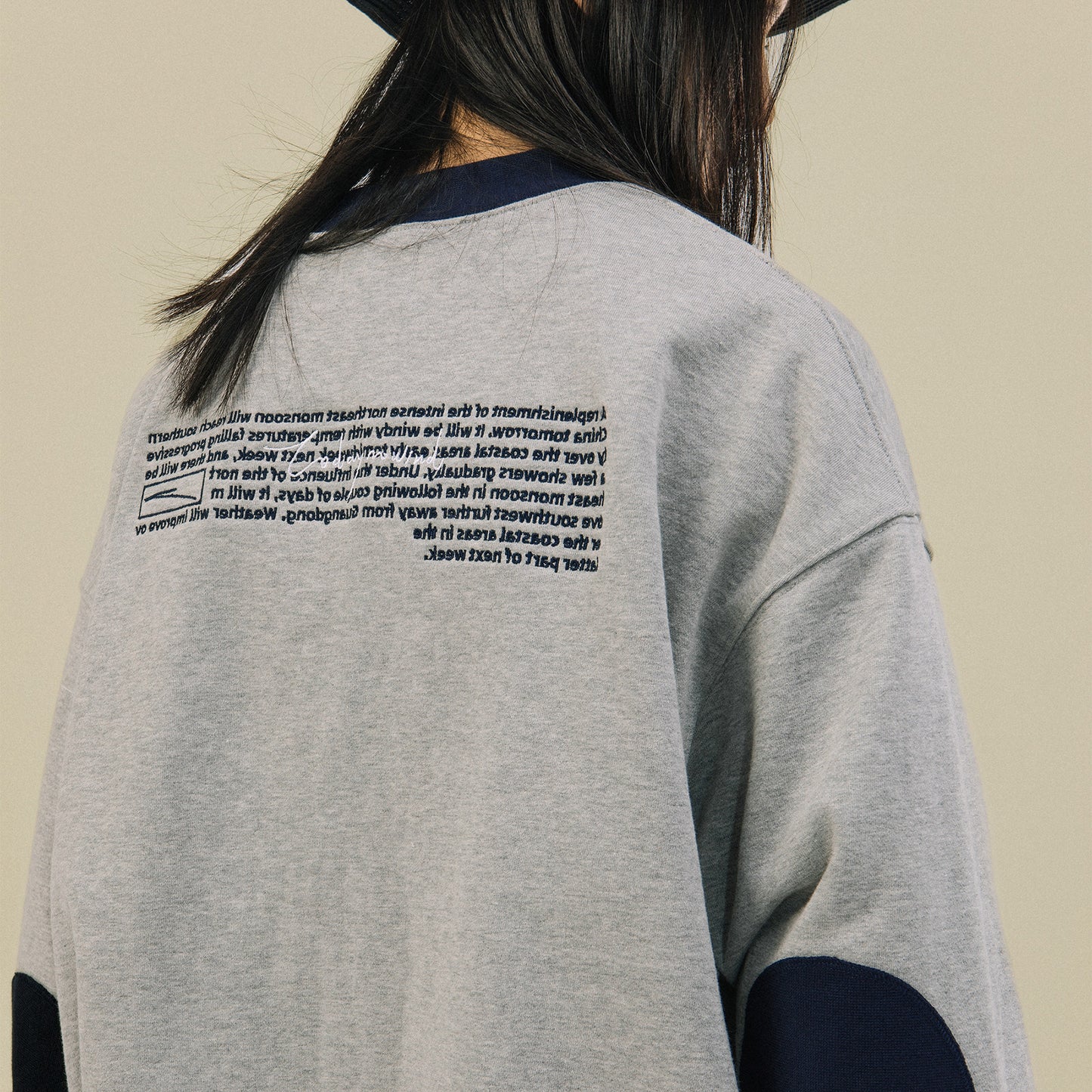 Contrast Crewneck Monogram Embroidery Sweatshirt – Loose Unisex Casual Pullover – Japanese vintage | yamalin clothes | Yamalinclothes