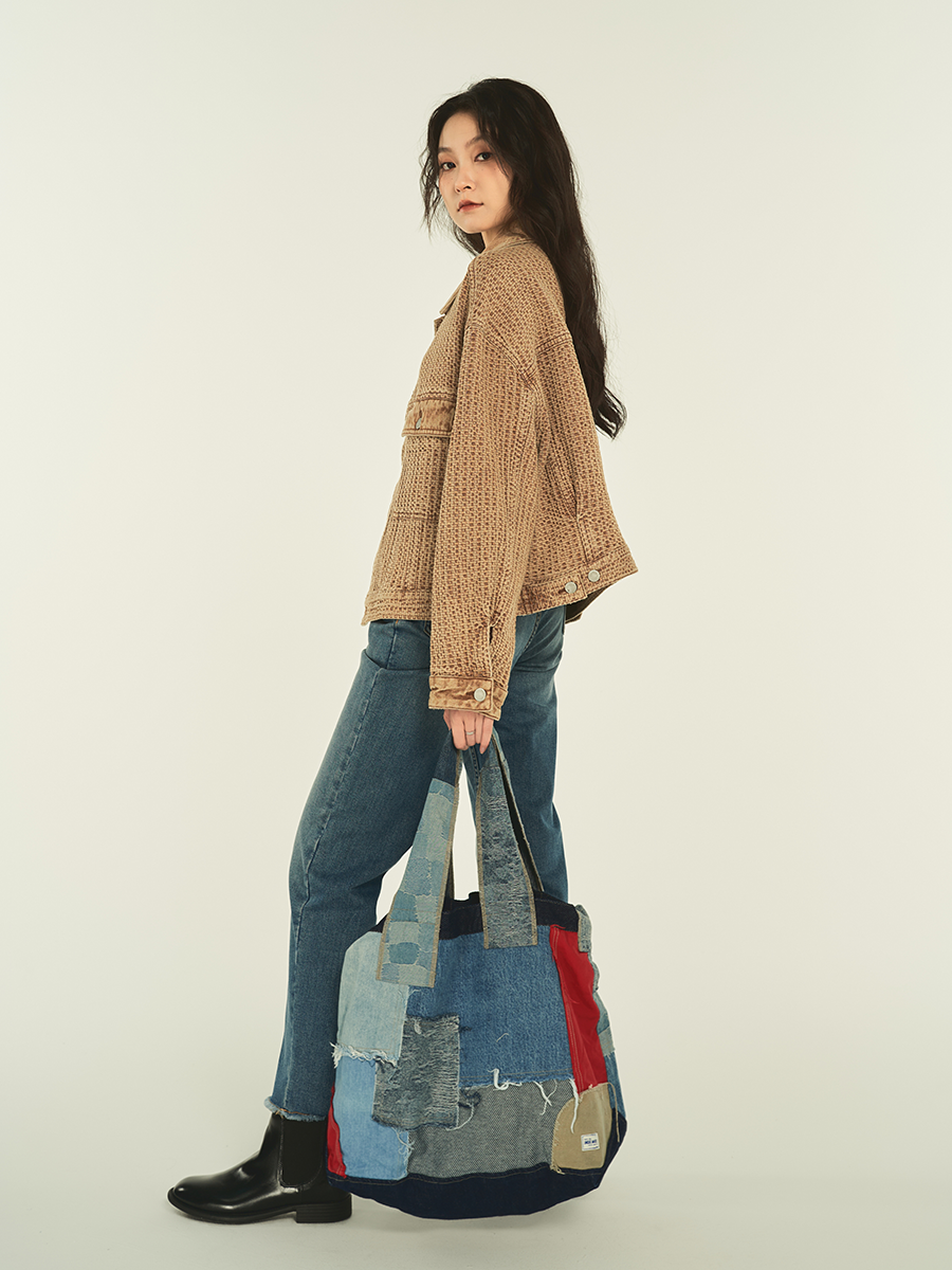 The star of the same style is the Tekablu Taco Blue large-capacity denim panel cross-body tote bag TKBLBAG002