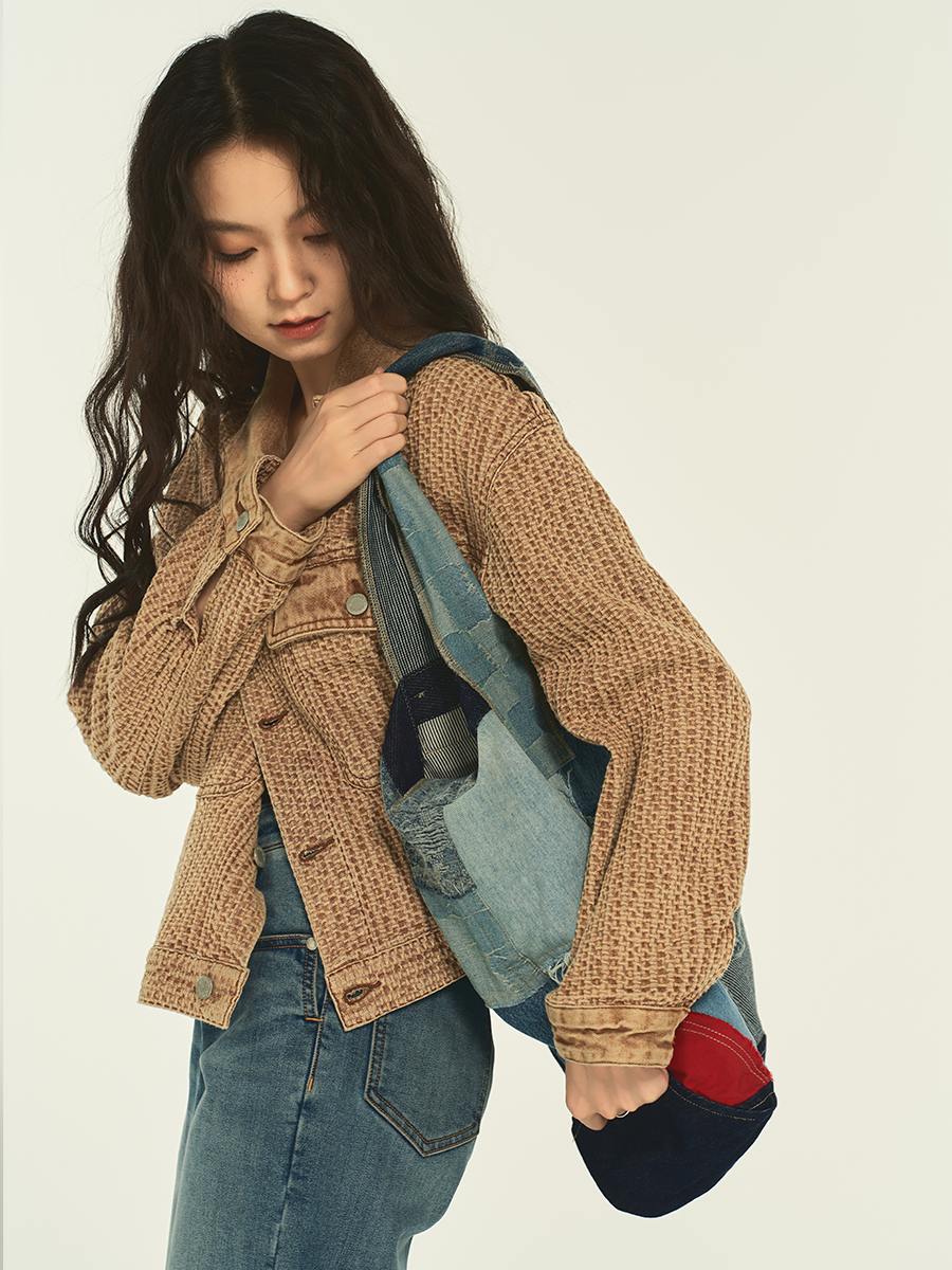 The star of the same style is the Tekablu Taco Blue large-capacity denim panel cross-body tote bag TKBLBAG002