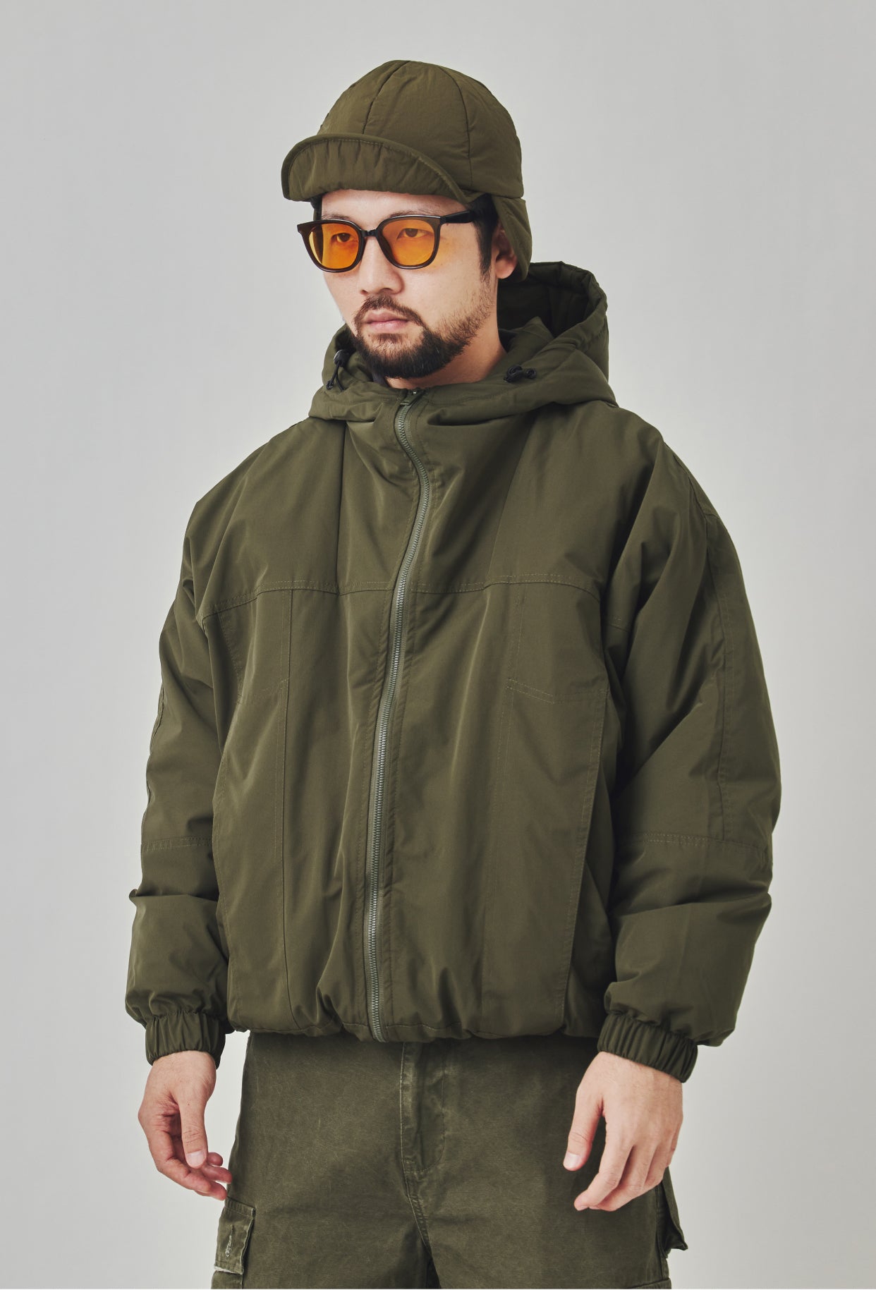 Army Green Hooded Short Down Jacket – Loose Fit Cold-Resistant Puffer (Unisex)