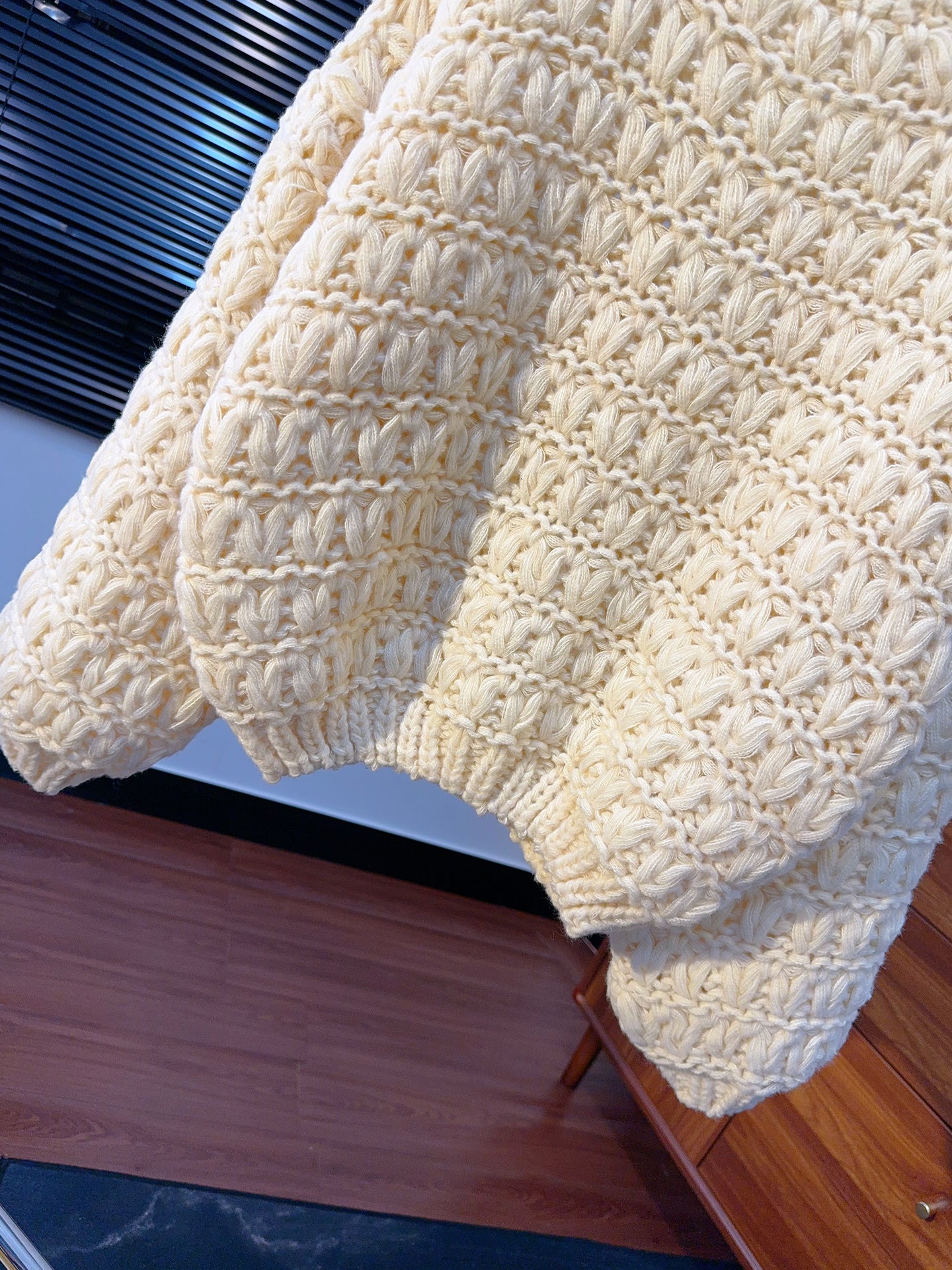 Thick-Knit Hand-Made Wool Sweater – Lantern Sleeve Loose Pullover (Women)