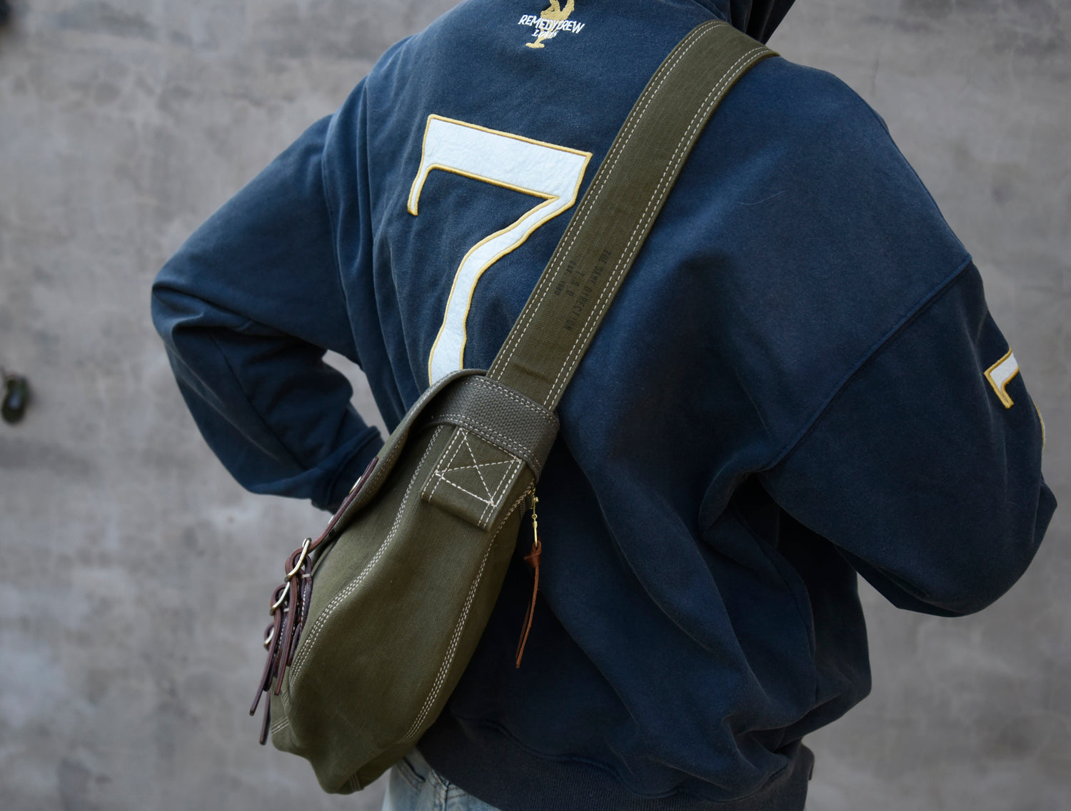 Heavy-Duty Washed Vintage Canvas with Top Layer Cowhide Single Shoulder Crossbody Bag Travel Bag Cycling Bag Large Three Yuan Bag