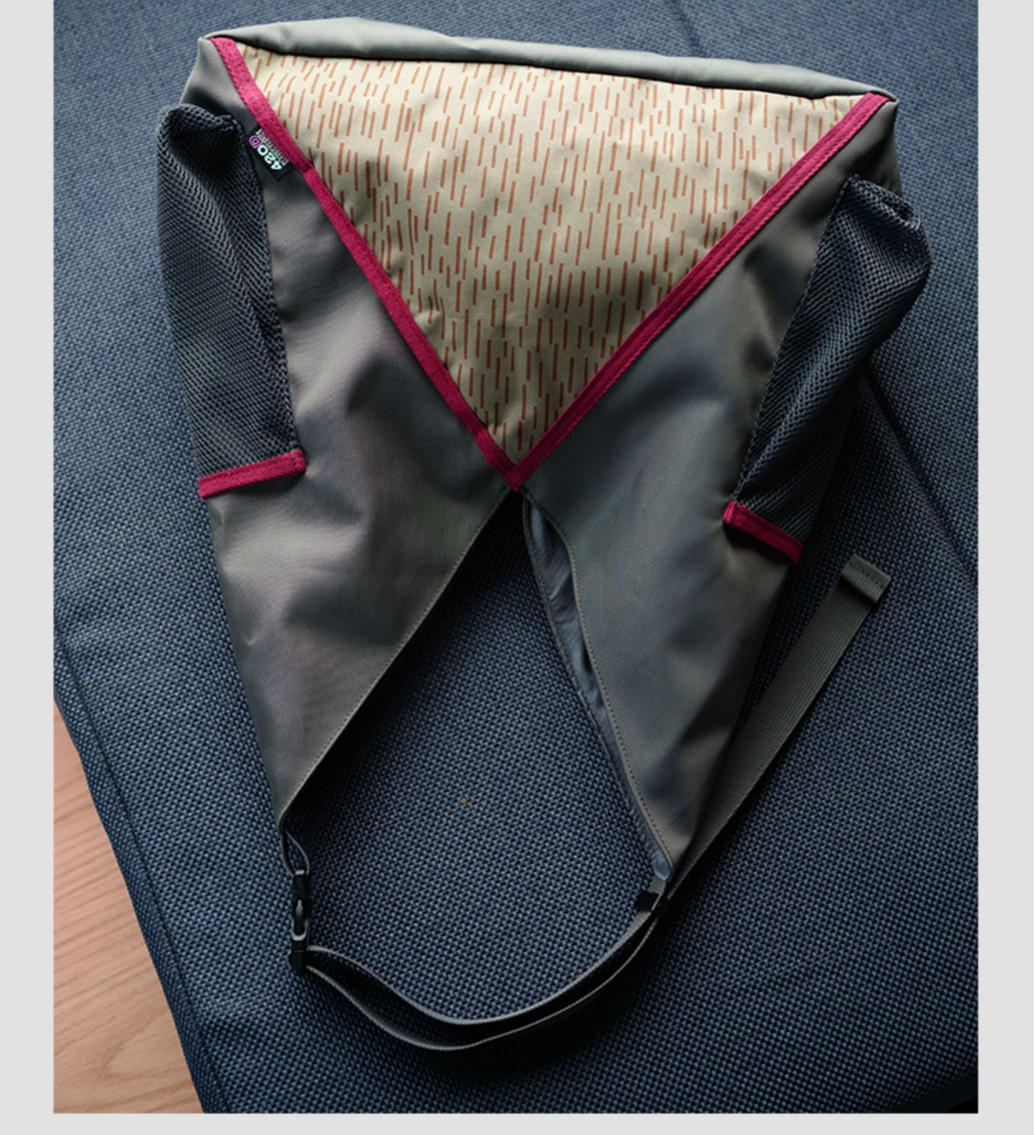 Original 2024 New Fashion Mountain Style Single Shoulder Bag Unisex Large Capacity Fashion Crossbody Bag