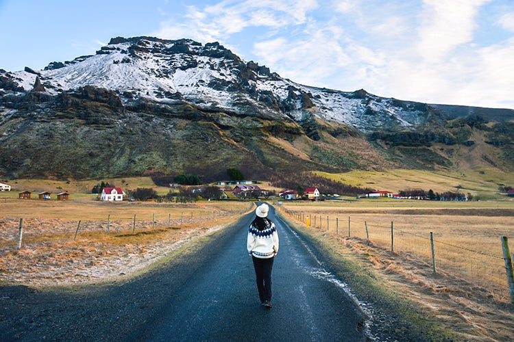 Hand-Knitted Icelandic Japanese Retro Unisex Sweater Couple Travel Fair Isle Cat Minimalist Style Pullover