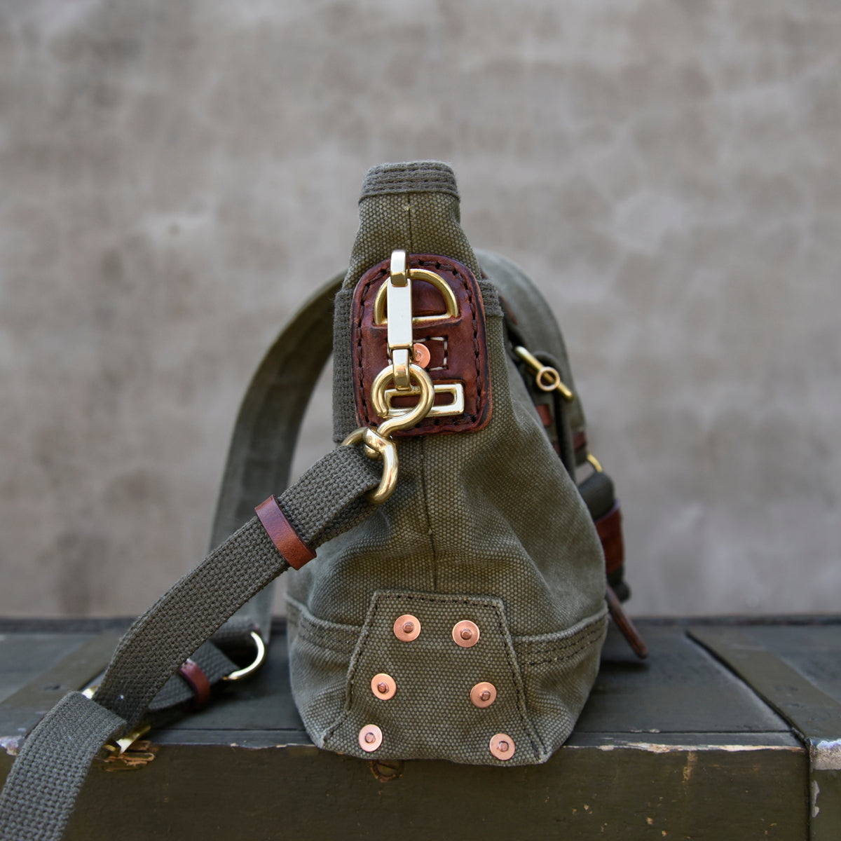 Heavy-Duty Washed Vintage Military Canvas Shoulder Crossbody Bag for Men and Women, Casual Bag with Retro Style